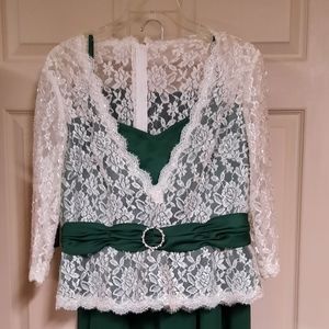 Ladies vintage 2 piece dress eggshell lace with green Skirt and trim.